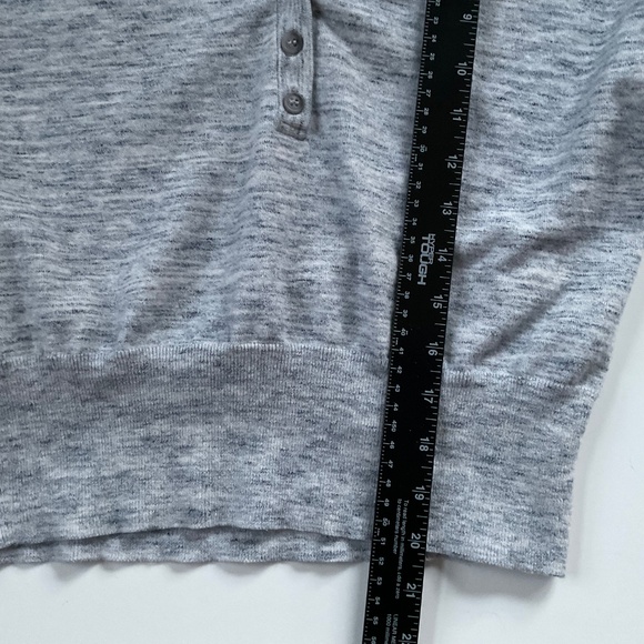 J. Crew Women’s Space-Dyed Deep V-Neck Henley Sweater Sz M Heater Gray Preppy - Picture 4 of 9